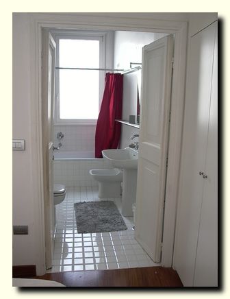 capolecase_bathroom1