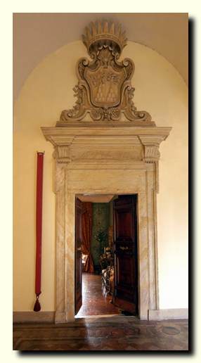 s_napo_entrance_door